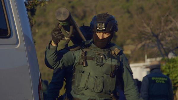 Bild 1 von 4: Harter Kurs gegen Drogen: In Südspanien geht die Guardia Civil resolut gegen den Haschisch-Schmuggel aus Marokko vor.