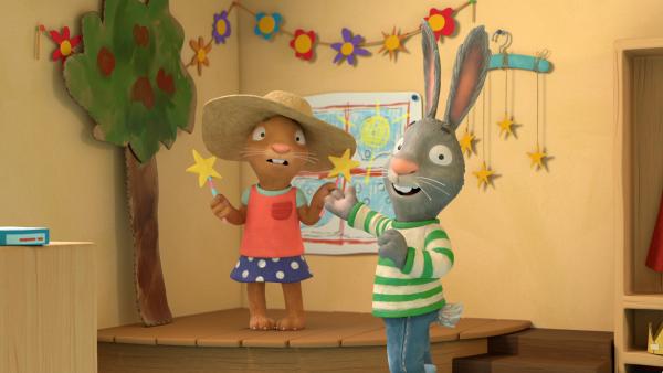 Bild 1 von 3: Pip findet, dass Posy am Besten singt und tanzt. Posy sieht das anders.© ZDF/Magic Light Pictures LTD 2021 - Honorarfreie Verwendung gemäß AGB im redaktionellen Zusammenhang mit genannter Sendung bei Nennung \