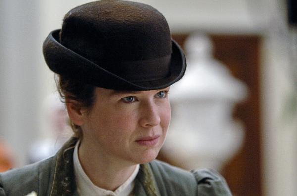 Bild 1 von 4: Die Illustratorin Beatrix Potter (Renée Zellweger) muss hartnäckig bleiben, um bei den Londoner Verlegern die Idee ihres Kinderbuches durchzusetzen.