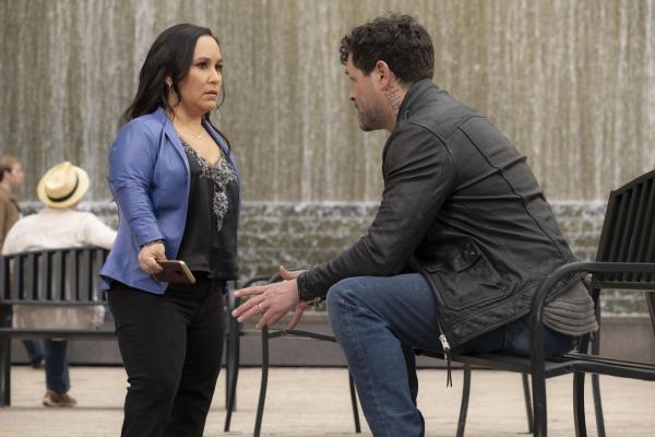 Bild 1 von 12: Matty Weber (Meredith Eaton, l.); Ethan Reigns (Brendan Hines, r.)