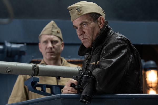 Bild 1 von 13: William Halsey (Dennis Quaid, r.)