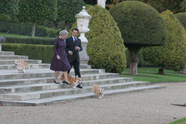 Bild 1 von 8: Die Queen (Helen Mirren, l.); Tony Blair (Michael Sheen, r.)