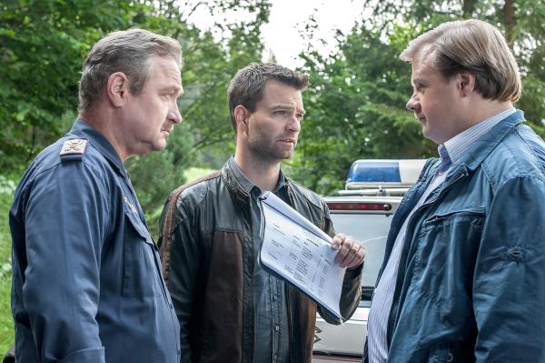 Bild 1 von 38: Im Bild (v.li.): Ferry Öllinger (Kroisleitner), Jakob Seeböck (Lukas Roither), Michael A. Grimm (Manuel Hubmann).