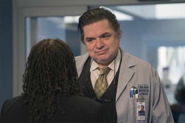 Bild 1 von 11: (l-r) S. Epatha Merkerson as Sharon Goodwin, Oliver Platt as Dr. Daniel Charles -- (Photo by: Elizabeth Sisson/NBC)