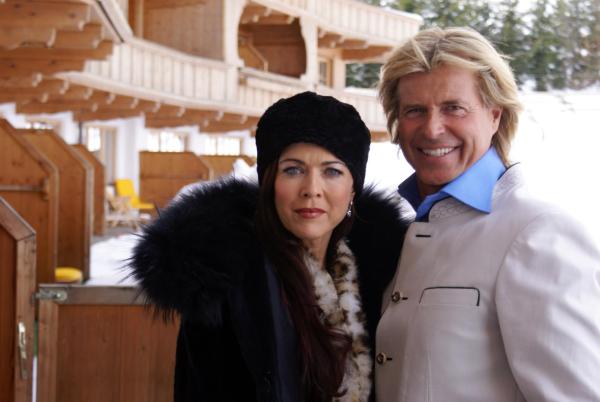 Bild 1 von 12: Im Bild: Anja Kruse (Viktoria Perterer), Hansi Hinterseer (Hansi Sandgruber).