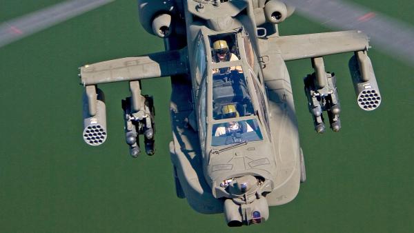 Bild 1 von 3: Die Reportage zeigt, wie der Apache Guardian bei Boeing in den USA gebaut und getestet wird.