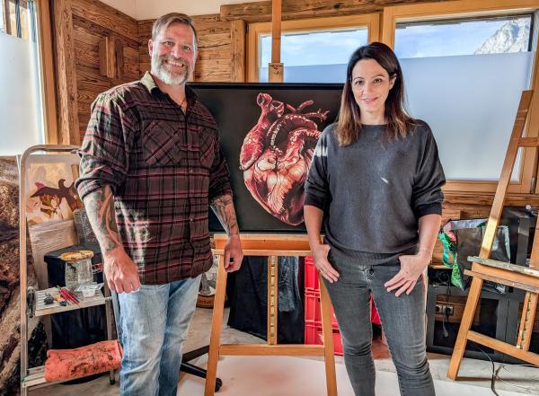 Bild 1 von 11: Wie ist es, zu sterben? Wie fühlt er sich an, der Tod? Das sind Fragen, die sich wohl jeder und jede von uns irgendwann mal stellt. Lisa Gadenstätter trifft Menschen, die dem Tod ins Auge geblickt haben - die Nahtoderfahrungen erlebt haben. Und fragt nach: müssen wir uns vor dem Tod fürchten? Denn eines steht fest: über den Tod spricht niemand gern. Und er findet meist hinter verschlossenen Türen statt - in Krankenhäusern, Hospizen oder Altenheimen.  Wie bewältigt man die Angst vor dem Tod enger Freunde und Familienangehöriger? Was dürfen Kunst und Humor und was wäre, wenn wir ewig leben würden? Auf der Suche nach Antworten trifft sie Schauspieler Philipp Hochmair, in die Rolle des Todes schlüpft und Lisa an Orte schickt, wo sie dem Thema nicht ausweichen kann. Im Bild: Sechs Minuten lang stand das Herz des Tirolers Paul Madreiter still. Nach der Wiederbelebung berichtet Paul von einer Nahtoderfahrung.