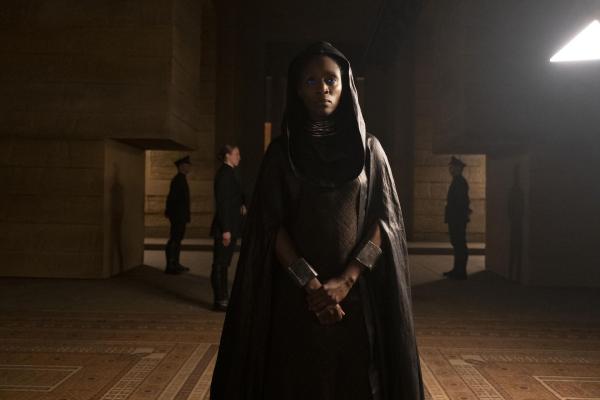 Bild 1 von 8: Dr. Liet Kynes (Sharon Duncan-Brewster)