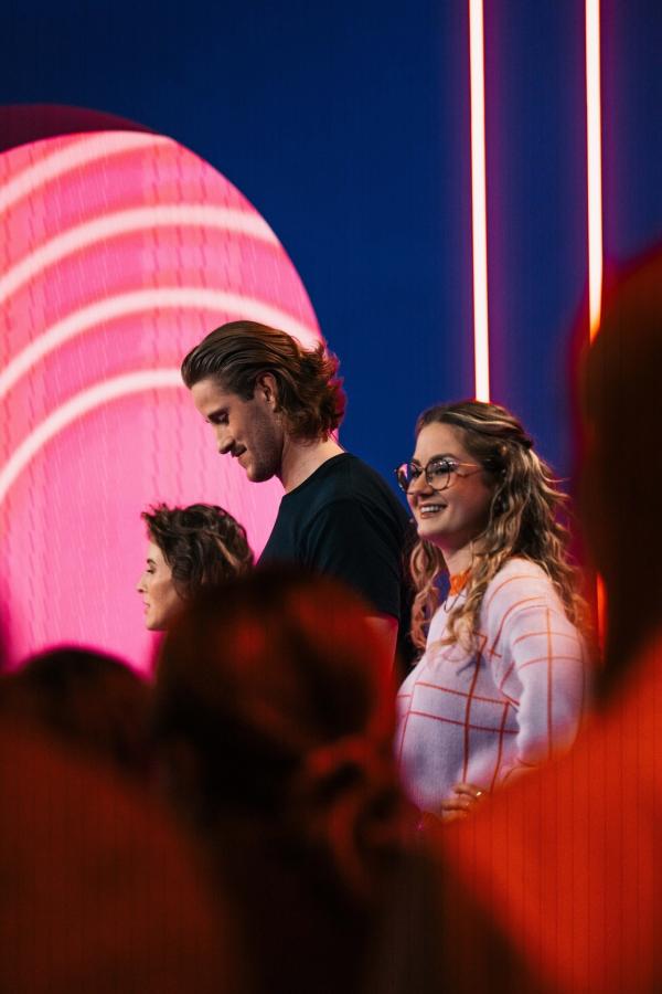 Bild 1 von 9: Jeannine Michaelsen (l.), Yorick Thiede (M.) und Florentine Osche (r.) treten in der Comedy-Gameshow \