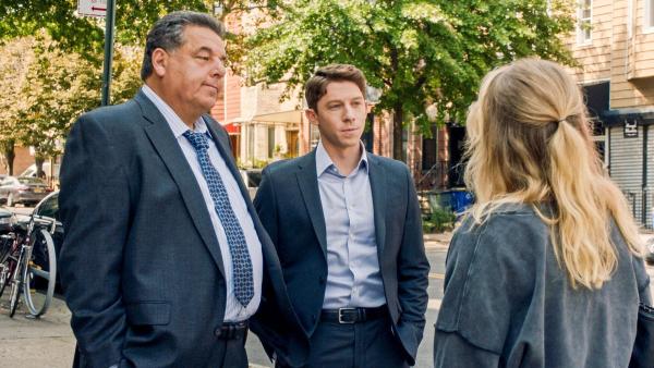 Bild 1 von 24: Im Bild (v.li.): Steven Schirripa (Anthony Abetamarco), Will Hochman (Joe Hill).
