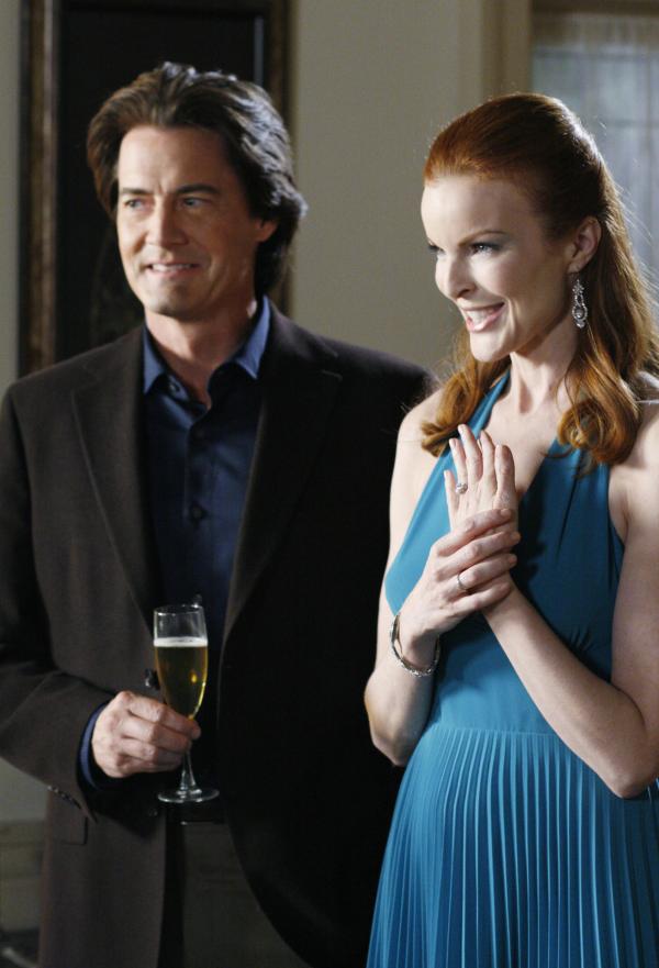 Bild 1 von 33: Feiern ihre Verlobung: Orson (Kyle MacLachlan, l.) und Bree (Marcia Cross, r.) ...