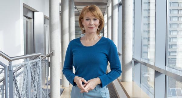 Bild 1 von 1: Moderatorin Vera Cordes informiert zu Themen aus den Bereichen Medizin, Gesundheit, Ernährung und Forschung.