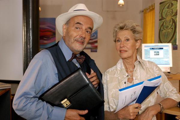 Bild 1 von 1: Im Bild: Peter Fröhlich (Markus Schöngruber), Lotte Ledl (Anna Kofler).