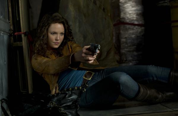 Bild 1 von 3: Stephanie Plum (Katherine Heigl) beginnt ihre neue und gefährliche Karriere als Kopfgeldjägerin mit einem schweren Auftrag. Sie muss ihren Ex, einen abtrünnigen Cop, festsetzen. Doch der macht es ihr alles andere als leicht.