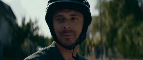 Bild 1 von 3: Victor (Paul Lefevre) und seine Kollegen patrouillieren unnachgiebig durch die Stadt. Dabei haben sie nur ein Ziel: Derby Girl aus dem Verkehr zu ziehen.