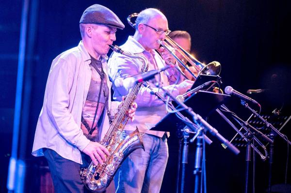 Bild 1 von 7: Im Bild: Andi Broger am Instrument.