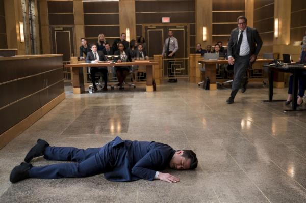 Bild 1 von 12: Benny Colón (Freddy Rodriguez, l.); Dr. Jason Bull (Michael Weatherly, r.)