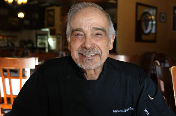 Bild 1 von 2: Chefkoch José Charles ist Experte für Caldo Gallego, ein floridianisches Suppengericht.