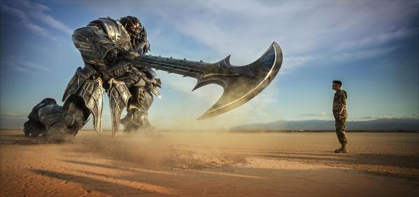 Bild 1 von 8: Megatron (l.); Lennox (Josh Duhamel, r.)