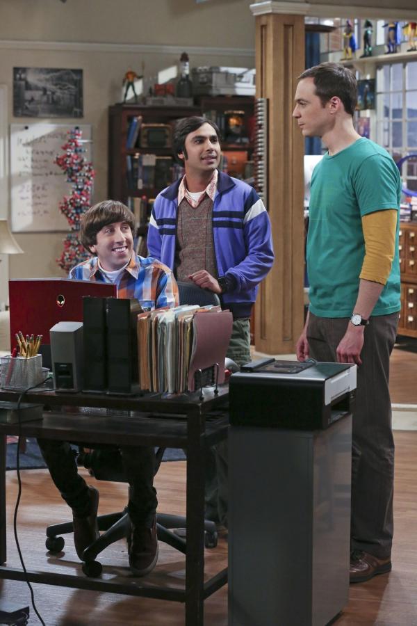 Bild 1 von 8: Während Amy ein Date hat, schalten Sheldon (Jim Parsons, r.), Raj (Kunal Nayyar, M.) und Howard (Simon Helberg, l.) eine Online-Annonce, um eine neue Freundin für Sheldon zu finden. Doch wird sich eine geeignete Frau finden?