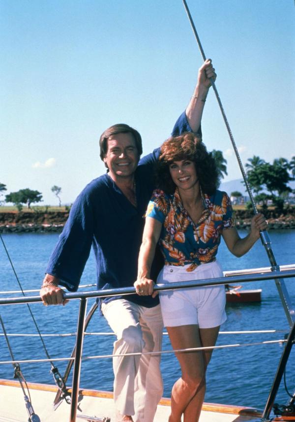 Bild 1 von 13: Jonathan Hart (Robert Wagner, l.); Jennifer Hart (Stefanie Powers, r.)