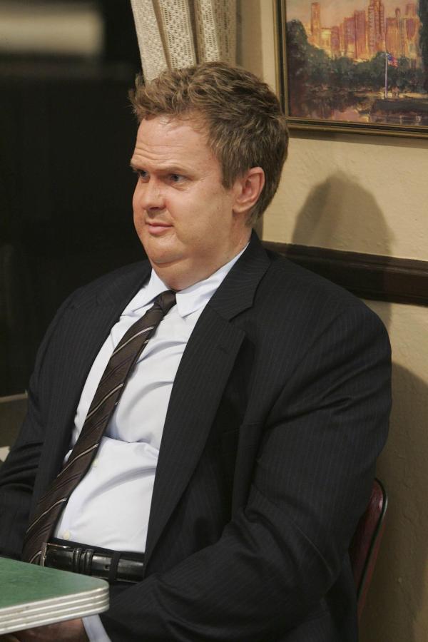 Bild 1 von 27: Die Tatsache, dass Barney Ted seine Porno-Sammlung vermacht, ist ein deutliches Zeichen, dass Barney und Robin wirklich ein Paar sind. Allerdings machen die beiden jetzt keine verrückten Sachen mehr. Barney (Neil Patrick Harris) hat jetzt ein Beziehungsbäuchlein, und Robin sieht um Jahre gealtert aus ...