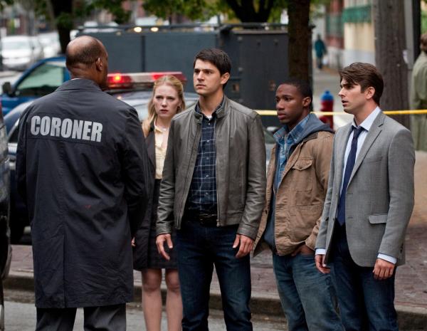Bild 1 von 6: (L-r) TONY TODD as Bludworth, EMMA BELL as Molly, NICHOLAS D?AGOSTO as Sam, ARLEN ESCARPETA as Nathan and MILES FISHER as Peter in New Line Cinema?s horror film \
