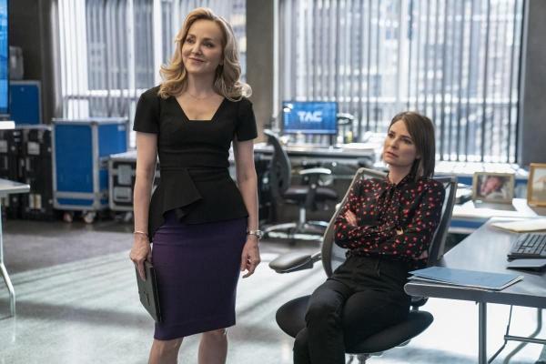 Bild 1 von 11: Marissa Morgan (Geneva Carr, l.); Taylor Rentzel (MacKenzie Meehan, r.)