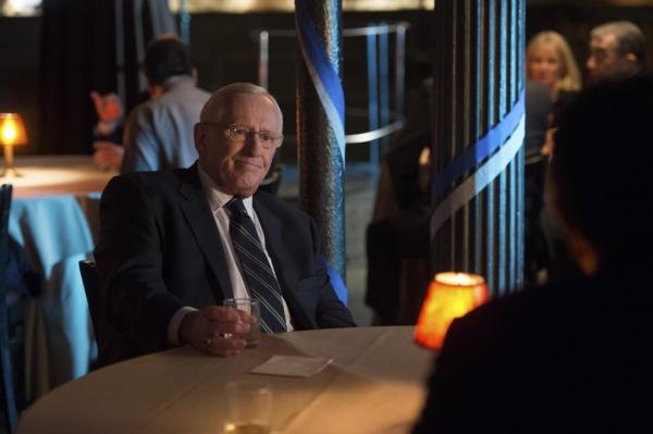 Bild 1 von 5: Das Oberhaupt des Reagan-Clans: Henry (Len Cariou, l.) war bis zu seiner Pensionierung Polizeichef von New York. Das Amt bekleidet jetzt sein Sohn, mit dem er nicht immer einer Meinung ist ...