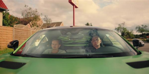 Bild 1 von 7: Andi (Milan Peschel, l.) war schon immer ein bisschen neidisch auf Mannis (Devid Striesow, r.) Erfolg.