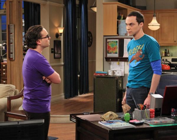 Bild 1 von 10: Geraten in einen ernsthaften Streit: Sheldon (Jim Parsons, r.) und Leonard (Johnny Galecki, l.) ...
