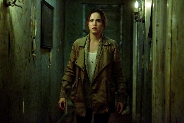 Bild 1 von 2: Matilda Lutz as Julia in RINGS by Paramount Pictures