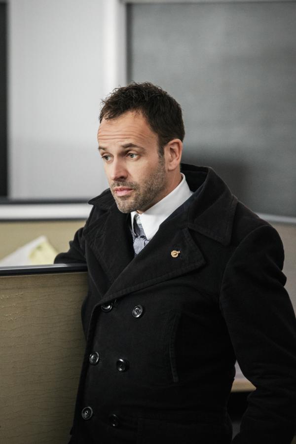 Bild 1 von 24: Fühlt sich vom Richter unverstanden: Sherlock Holmes (Jonny Lee Miller), der für seine eigenwilligen Ermittlungsmethoden bekannt ist ...