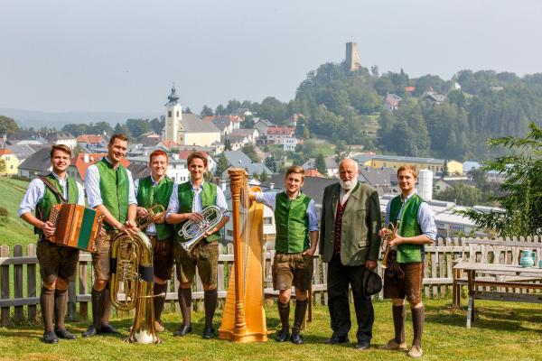 Bild 1 von 22: Im Bild: Sepp Forcher und die Gruppe Schnopsidee.