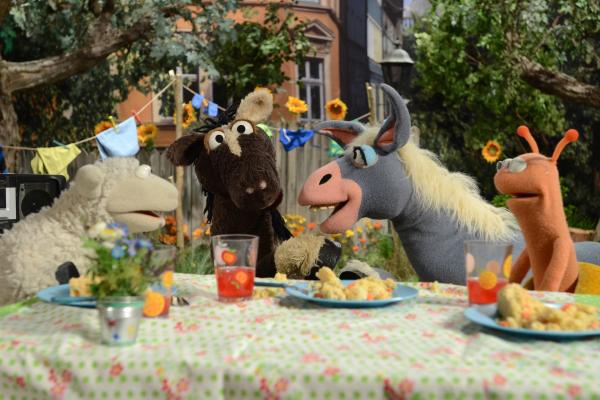 Bild 1 von 5: Marie ist die neue Posteselin in der Sesamstrasse und Pferd möchte sie beeindrucken...