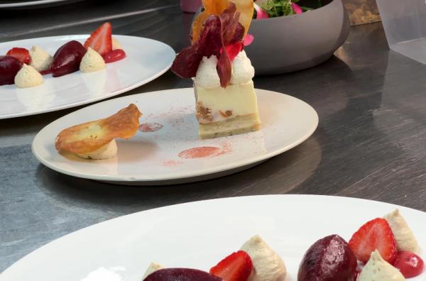 Bild 1 von 2: Ob zu Hause, in Berghütten oder im Restaurant - Süßkartoffelkuchen, das traditionelle Gebäck der Insel La Réunion, schmeckt immer.