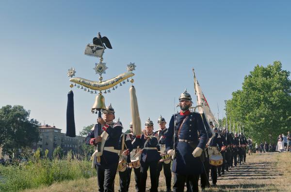 Bild 1 von 4: Darsteller des 1. Preußischen Garderegiments spielen den von Johann Gottfried Piefke komponierten \