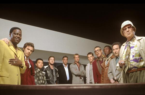 Bild 1 von 9: Im Bild: Bernie Mac, Casey Affleck, Shaobo Qin, Scott Caan, George Clooney, Brad Pitt, Matt Damon, Elliott Gould, Don Cheadle, Edward Jemison, Carl Reiner.
