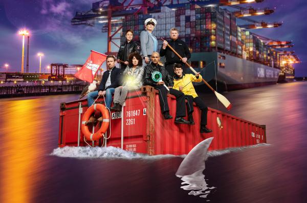 Bild 1 von 7: Das Team vom Großstadtrevier: (v.l.n.r.): 1. Reihe sitzend: Piet Wellbrook (Peter Fieseler), Harry Möller (Maria Ketikidou), Lukas Petersen (Patrick Abozen), Daniel Schirmer (Sven Fricke). 2. Reihe stehend: Nina Sieveking (Wanda Perdelwitz), Frau Küppers (Saskia Fischer), Hannes Krabbe (Marc Zwinz).
