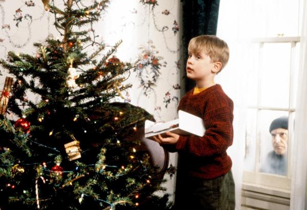 Bild 1 von 3: Im Bild: Macauly Culkin (Kevin), Joe Pesci (Harry).