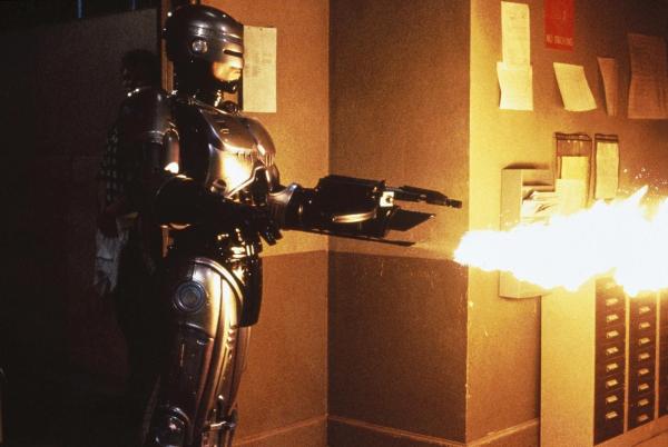 Bild 1 von 8: Das mächtige OCP-Konsortium plant, ein ganzes Stadtviertel von Detroit, in dem Arme wohnen, dem Erdboden gleichzumachen. Doch sie haben ihre Rechnung ohne RoboCop (Robert John Burke) gemacht ...