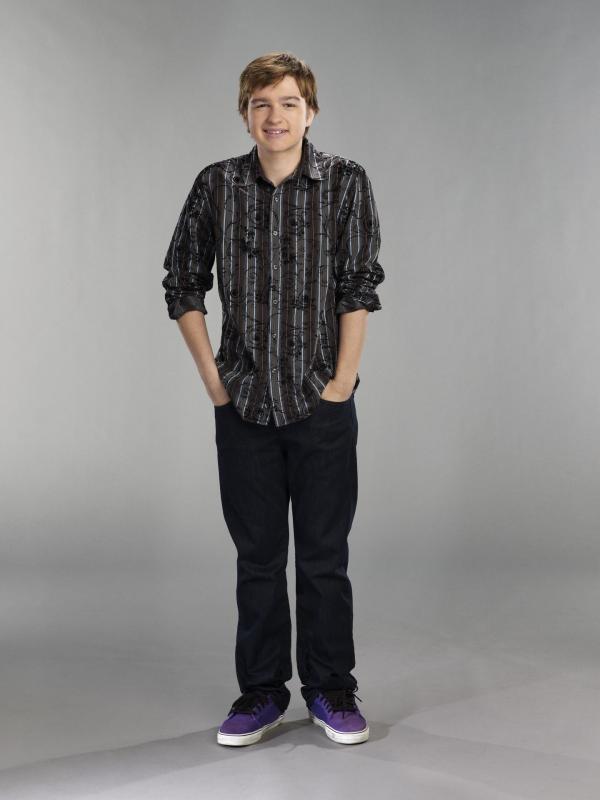 Bild 1 von 33: (9. Staffel) - Der etwas begriffsstutzige Jake Harper (August T. Jones) liebt das Essen und Fernsehen ...