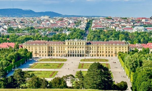 Bild 1 von 8: Schloss Schönbrunn, Wien.