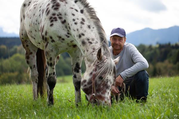 Bild 1 von 8: Nahe dem oberbayerischen Tegernsee hat Landwirt Andi Reiter seine Liebe zu amerikanischen Appaloosa-Pferden entdeckt.