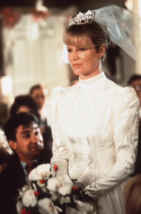 Bild 1 von 9: Die Braut (Kim Basinger) kommt von einem anderen Stern.