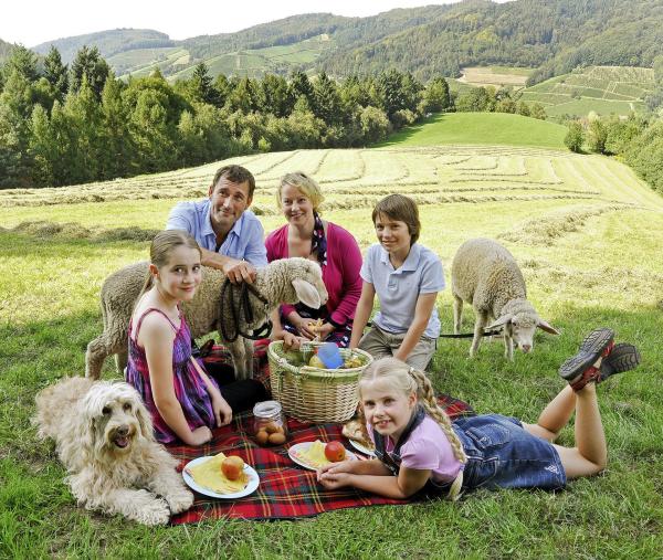 Bild 1 von 2: Tiere bis unters Dach