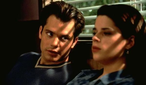 Bild 1 von 6: Mickey (Timothy Olyphant, l.); Sidney Prescott (Neve Campbell, r.)