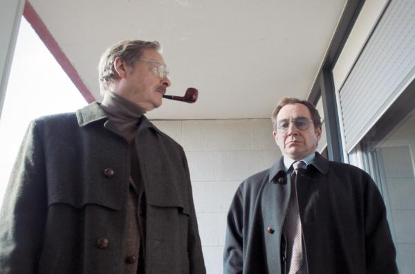 Bild 1 von 6: Schatz (Thorsten Merten, re.) und Retzlaff (Michael Wittenborn, li.) finden Dr. Wolf und den Informanten, die sich vor dem irakischen Geheimdienst im Schrank versteckt haben.