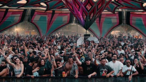 Bild 1 von 1: Die Dokumentation rekonstruiert den grausamen Terrorangriff der Hamas auf das