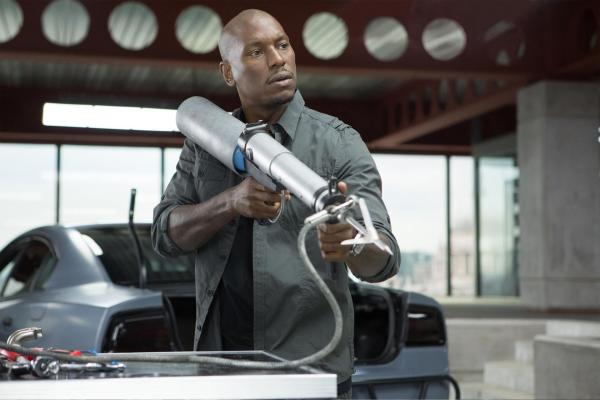 Bild 1 von 29: Roman (Tyrese Gibson) liebt teures \